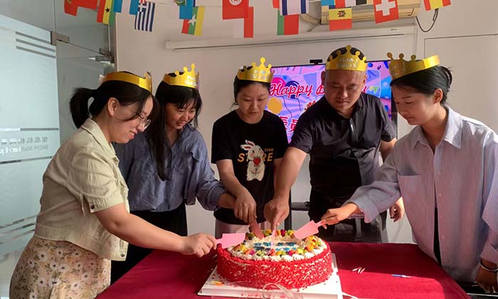 佰辰重工九月員工生日會(huì)